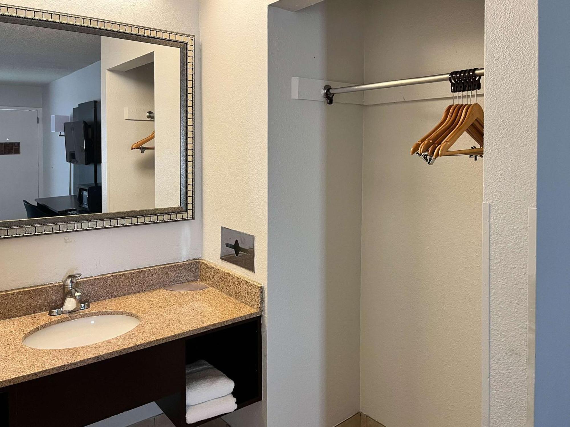 Motel 6 Montgomery, Al - Eastern Blvd. מראה חיצוני תמונה
